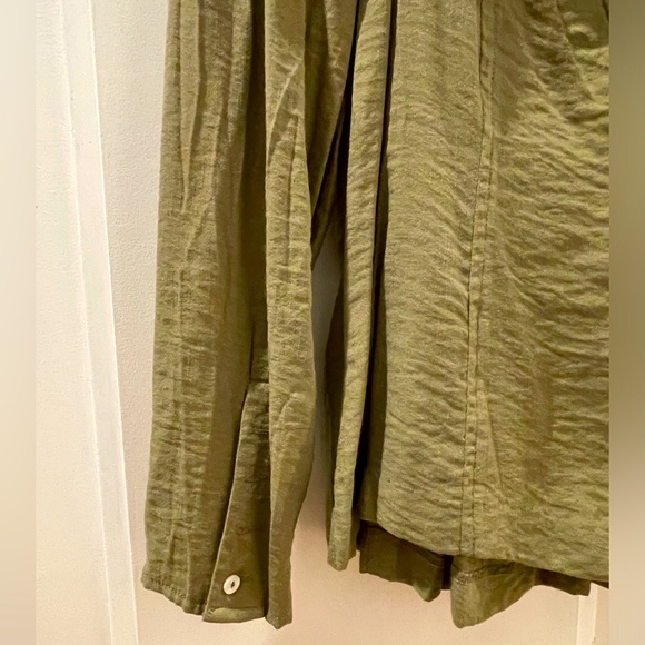 VICI woman’s olive green top, size M - Picture 4 of 7